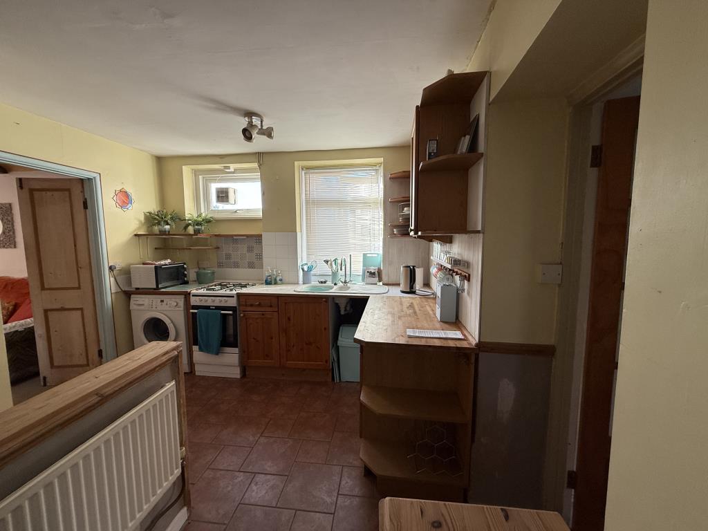 Lot: 125 - END-TERRACE TWO-BEDROOM HOUSE WITH REAR GARDEN FOR UPDATING - General photo of the kitchen